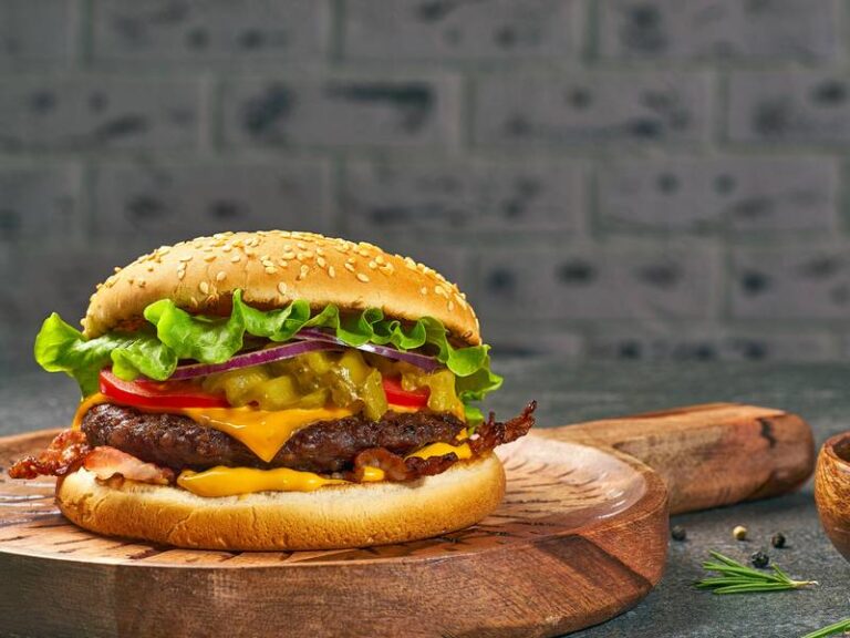 5 Things to Look for in a Great Lunch Spot in Metro Detroit