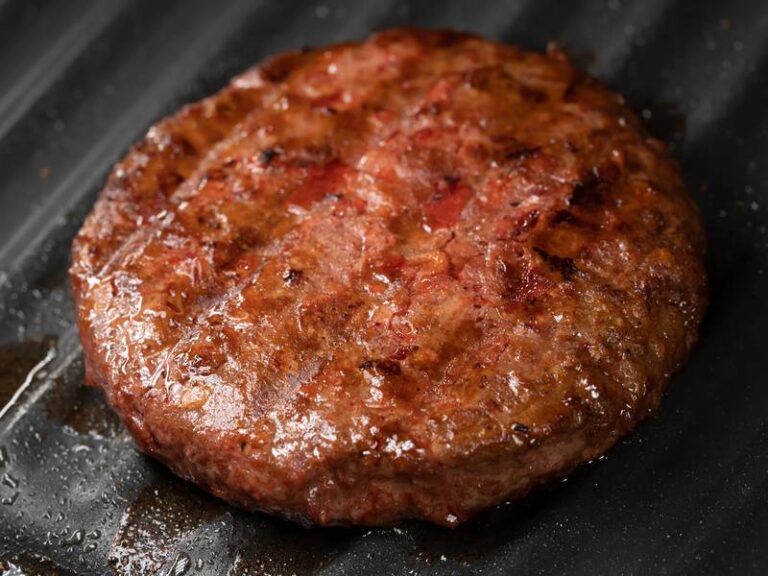 Fresh vs. Frozen: Why Hand-Pressed Patties Create the Ultimate Burgers