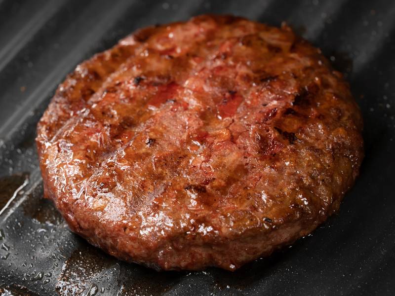 Fresh vs. Frozen: Why Hand-Pressed Patties Create the Ultimate Burgers